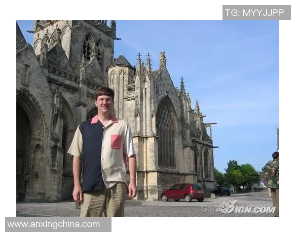 日本男足球星背景图赏析:见证他们的辉煌与成长之路